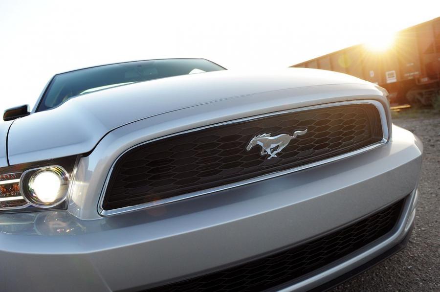  Ford Mustang V6 2012 года  (фото 108 из 133)